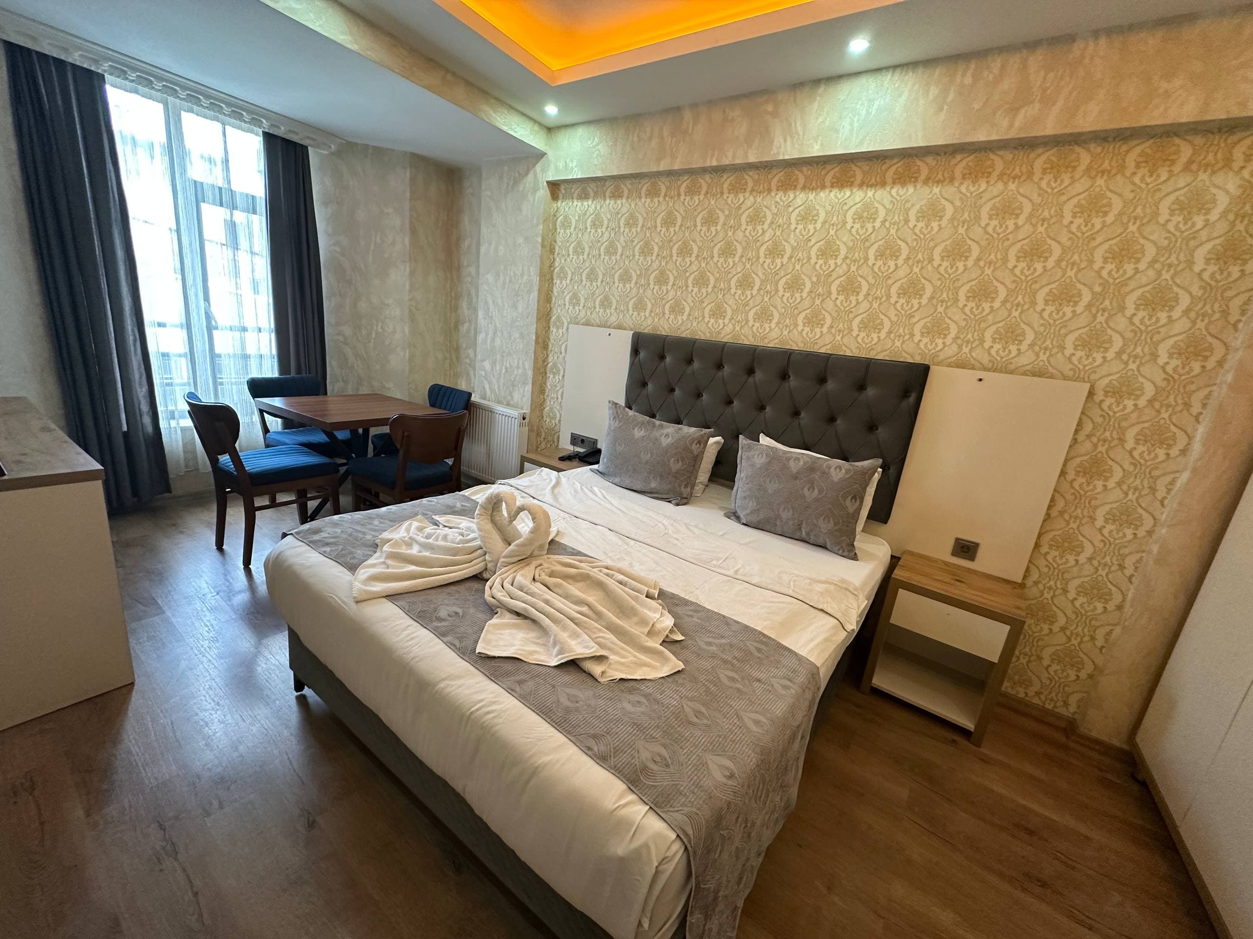 5 Pax Room